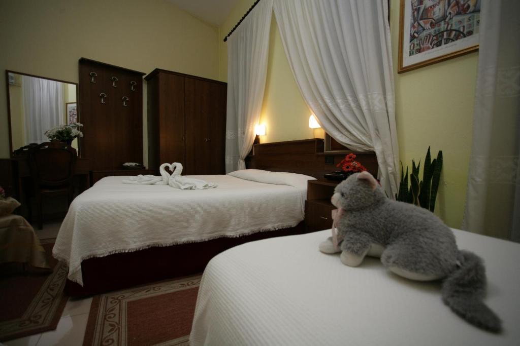 娜伊丝酒店 Durrës 外观 照片